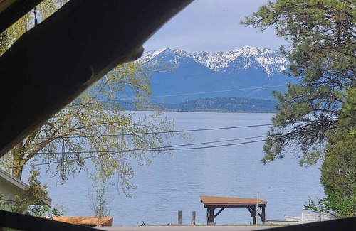 Lakeside Cabina | Cozy Cabin w/firepit, 5 min walk to beach. (pet friendly!)