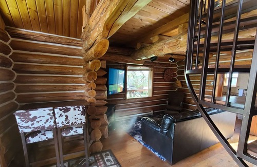 Lakeside Cabina | Cozy Cabin w/firepit, 5 min walk to beach. (pet friendly!)