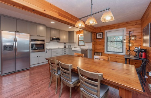 McHenry Casa | New! Ginseng Getaway: Lake Area, Fireplace, Game Table!