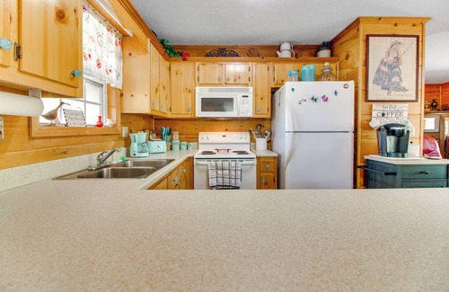 Byrdstown Cabina | Cozy Cabin w/ Grill & Fire Pit By Dale Hollow Lake