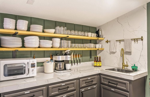 Evergreen Cabina | Cozy Cabin w/ Hot Tub, Game Room & Private Writer's Nook - Close to town!