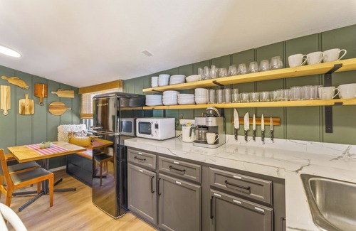 Evergreen Cabina | Cozy Cabin w/ Hot Tub, Game Room & Private Writer's Nook - Close to town!