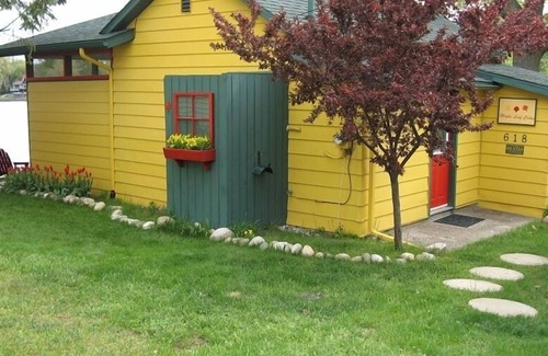 Paw Paw Cabina | Disfruta el otoño en el lago. Acogedora cabaña que admite mascotas a 2 horas de Chicago. Firepit!