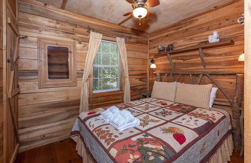 Lake Toxaway Cabina | Cozy Cabin w/ Pickleball and Tennis On Site