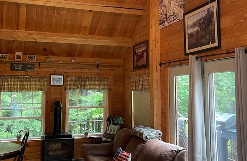 Beaver Cove Cabina | Cozy Cabin w/ Private Access to Beaver Cove Beach on Moosehead Lake