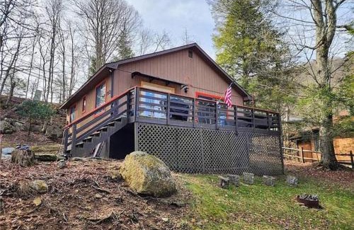 Beech Mountain Casa | Cozy Cabin Walkable to Beech Mt Resort