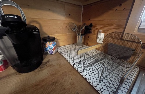 Trenton Cabina | Cozy cabin with 1 bd/bath and WiFi. Short drive to Cloudland Canyon State Park.
