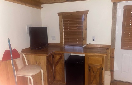 Oakley Cabina | Cozy cabin with 1 bedroom and WiFi, AC in pleasant Oakley