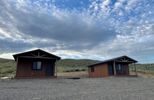 Cody Cabina | Cozy cabin with 1 bedroom, 1 bathroom, WiFi and AC in beautiful Cody, Wyoming