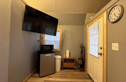 Alexander County Cabina | Cozy cabin with 1 bed, Heat/AC in charming Granite Falls