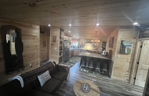 Broadalbin Cabina | Cozy cabin with 165ft private beach area - on The Great Sacandaga Lake.