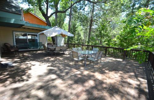 Bass Lake Casa | Cozy Cabin With Boat Slip Free Night Special