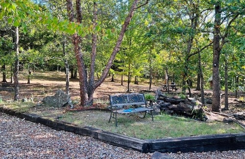 Cookson Cabina | Cozy Cabin With Fire Pit, near Lake Tenkiller!