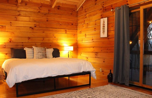 New Plymouth Cabina | Cozy cabin with hot tub & firepit