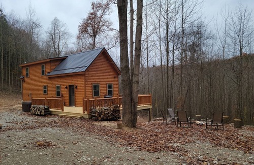 Rockbridge Cabina | Cozy cabin with hot tub and fire pit in the heart of hocking hills
