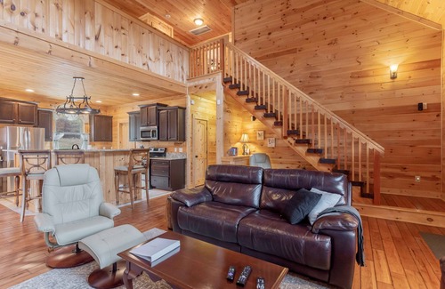 Granville County Cabina | Cozy cabin with indoor fireplace