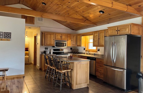 Blissfield Cabina | Cozy cabin with indoor fire place