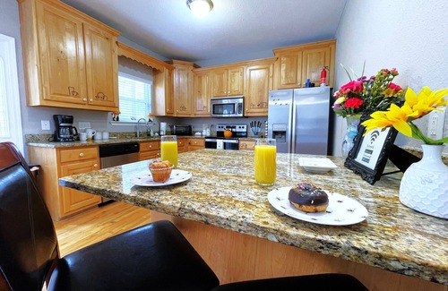 Highlands Cabina | Cozy Cabin with Mountain Views, Pet Friendly, 3 Miles from Downtown Highlands