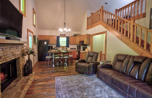 Townsend Cabina | Cozy cabin with mtn view and an awesome media room in charming Townsend.