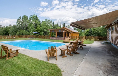 West Burke Casa | Cozy cabin with pool and direct access to Kingdom Trials