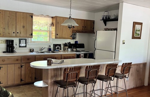 Lake Luzerne Cabina | Cozy Cabin with private river access, 20 minutes from Lake George & Saratoga NY.