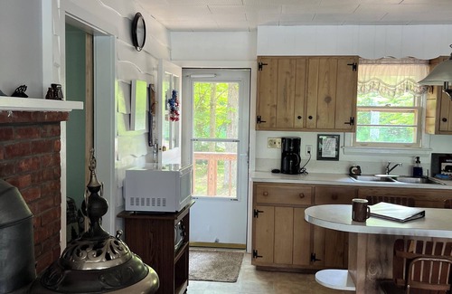 Lake Luzerne Cabina | Cozy Cabin with private river access, 20 minutes from Lake George & Saratoga NY.