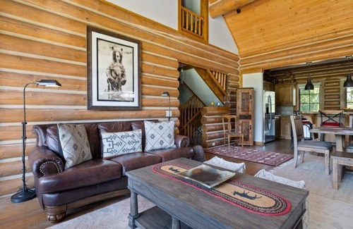 Victor Cabina | 4BR Mountain Log Home cerca de las comodidades del complejo, campo de golf y estanques de pesca