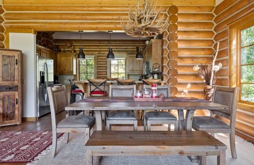 Victor Cabina | 4BR Mountain Log Home cerca de las comodidades del complejo, campo de golf y estanques de pesca