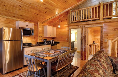 Lake Placid Cabina | Cozy Cabin with second floor loft, outdoor BBQs, campfire pits, and more!