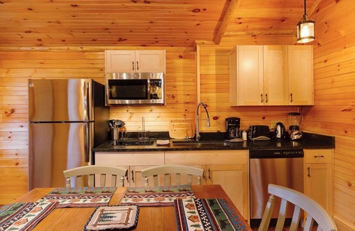 Lake Placid Cabina | Cozy Cabin with second floor loft, outdoor BBQs, campfire pits, and more!