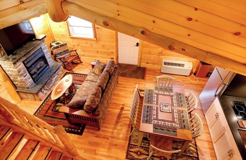 Lake Placid Cabina | Cozy Cabin with second floor loft, outdoor BBQs, campfire pits, and more!