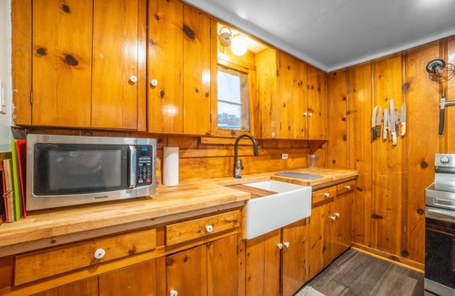 Warner Springs Cabina | Cozy cabin with historic charm and large fireplace