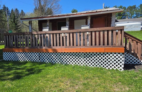 Watkins Glen Cabina | Cozy cabin with WiFi and AC in serene Watkins Glen.