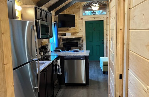 Mill Spring Cabina | Cozy cabin with WiFi and AC in charming Mill Spring