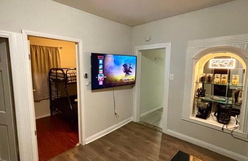 Elizabeth Apartamento | Cozy Cafe, Walk to The Mall, 30min to NYC & 5min to EWR