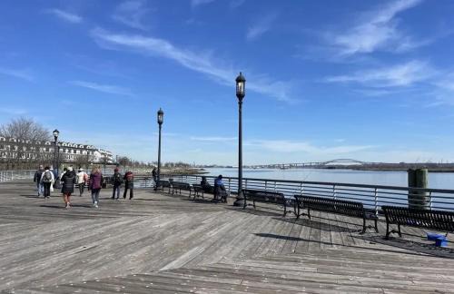 Elizabeth Apartamento | Cozy Cafe, Walk to The Mall, 30min to NYC & 5min to EWR