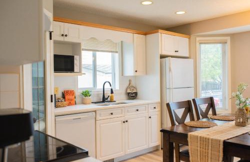 Country Hills Apartamento | Cozy Calgary Hideaway