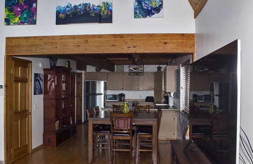 Camano Island Casa | Cozy Camano Island Retreat & Gallery w/beach access.