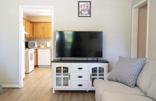 Auburn Apartamento | Cozy Camelia B - Quiet Stay in West Auburn