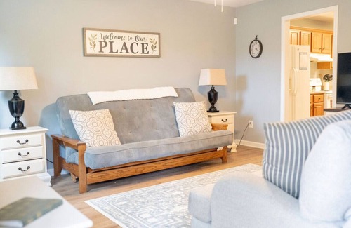 Auburn Apartamento | Cozy Camelia B - Quiet Stay in West Auburn