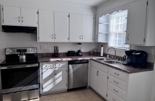 Midtown Cabaña | Cozy Camellia Cottage blocks from Downtown Augusta and Augusta National Golf