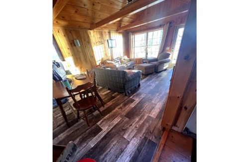 Smithfield Cabina | Cozy Camp on North Pond in Smithfield
