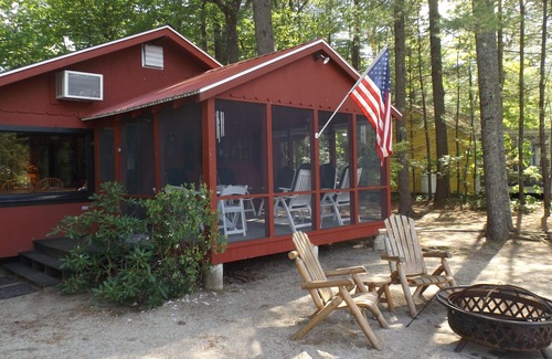 Raymond Cabaña | Cozy camp with large sandy beach and excellent views of Little Sebago.