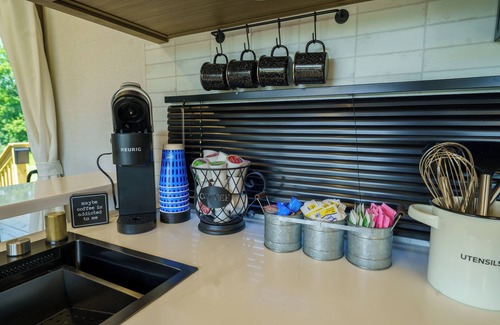 Cuba Casa | Cozy Camper Getaway 4 minutes to WEC!