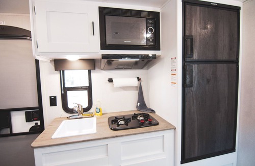 Midtown Casa | Cozy Camper in Midtown Houston Downtown Unique Stay Tesla Rental w/ fees