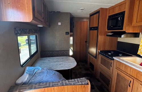 Mitchell Alquiler De RV | Cozy campground in serene Mitchell with WiFi, AC