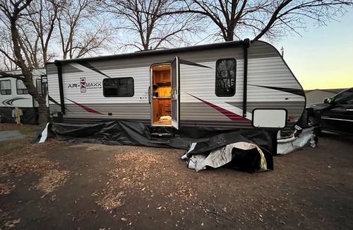 Mitchell Alquiler De RV | Cozy campground in serene Mitchell with WiFi, AC