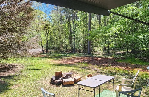 Fairburn Alquiler De RV | Cozy Campground WITH POOL in Fairburn with WiFi, AC