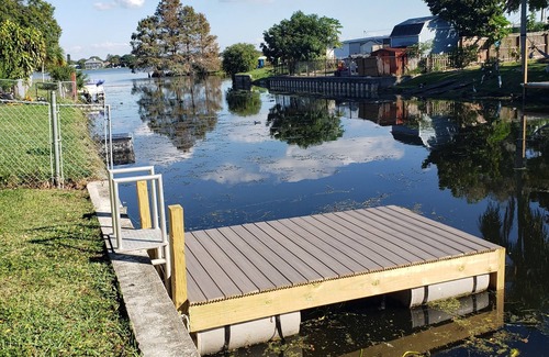 Orange Lake Village Casa | Cozy Canal Cottage waterfront, nature experience. 15 minutes to the beaches.