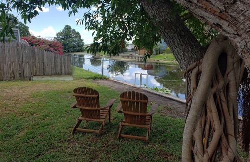 Orange Lake Village Casa | Cozy Canal Cottage waterfront, nature experience. 15 minutes to the beaches.